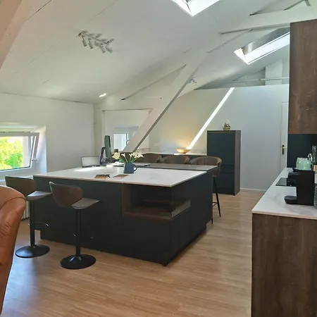 Bright Loft Near Court 2 Bedroom And Table For 10 Apartmán *