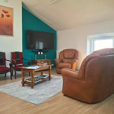 Bright Loft Near Court 2 Bedroom And Table For 10 Apartmán *