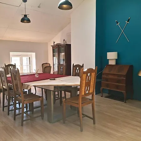 Apartmán Bright Loft Near Court 2 Bedroom And Table For 10 *