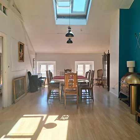 Bright Loft Near Court 2 Bedroom And Table For 10 Apartmán