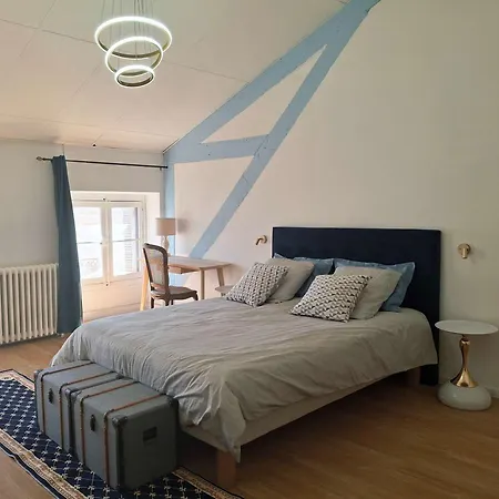 Bright Loft Near Court 2 Bedroom And Table For 10 Apartmán *
